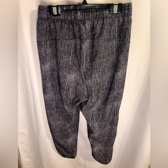 Lululemon Rollin' With My Omies Pant
Burlap Texture Black Dune / Black Size 4 - Picture 3 of 6